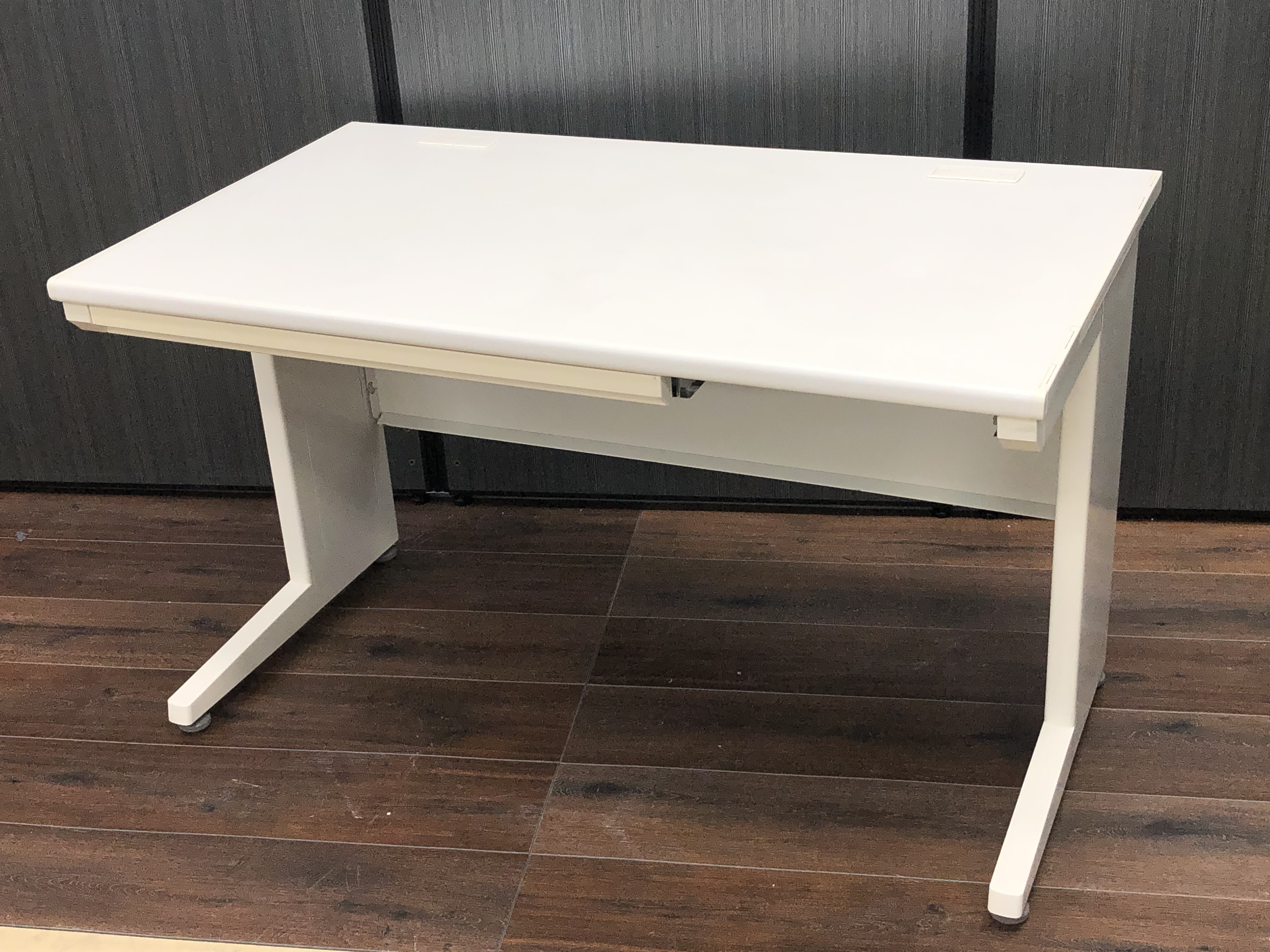 【1台入荷】間に合わせでも必要な方に【A00856116】
                        ヴィラージュデスク
                                    中古
            