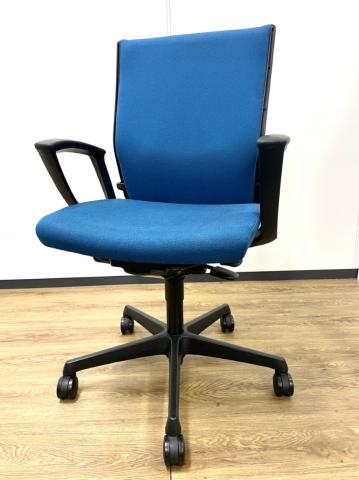 オカムラ　エスクード　ブルー　サークル肘　ハイバック　買い替え　おススメ　在庫40脚
                        エスクードメッシュ
                                    中古
            