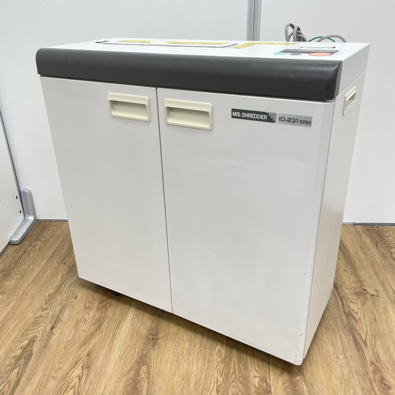 【現品限り】明光商会製　ID-231SRMシリーズ　スパイラルカット　裁断数約15枚前後　シュレッダー！！※現物画像
                        IDシリーズ
                                    中古
            