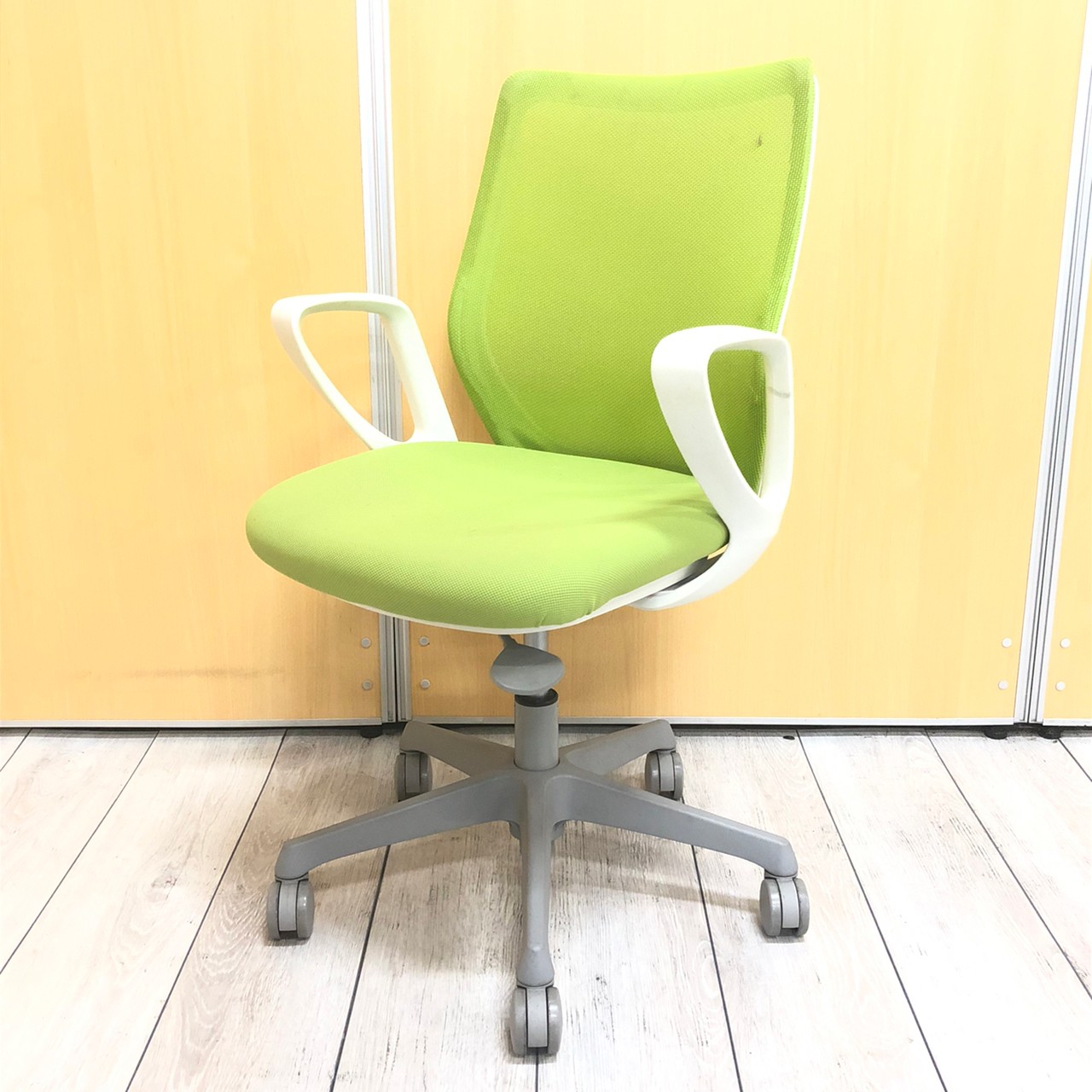 【おしゃれなチェア入荷！！】　オカムラ　OKAMURA　CG-M　緑　グリーン　おすすめ　コスパ最強
                        CG-M パッド
                                    中古
            