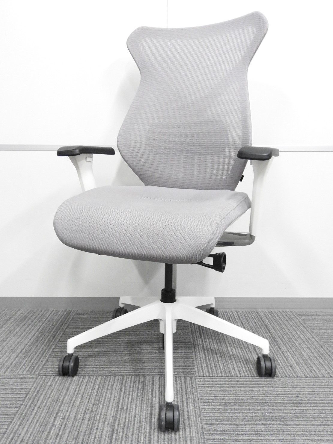 【6脚入荷】【スタイリッシュなデザイン！】イトーキ製　セクアチェア　【ライトグレー色】
                        セクア 樹脂
                                    中古
            