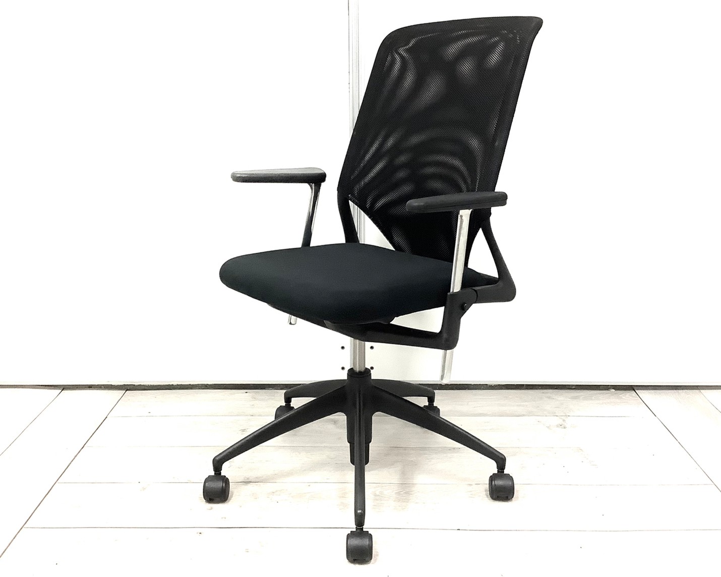 早割 旅行 中古】メダ2チェア vitra/ヴィトラ 肘付ハイバックチェア デスクチェア