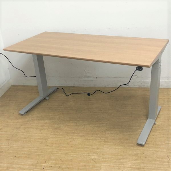 【新品定価20万越え！】【流行り！上下昇降機能付き】健康志向が高まっている中、非常におすすめ商品となります！■オカムラ/スイフト/ネオウッドミディアム
                        Swift
                                    中古
            