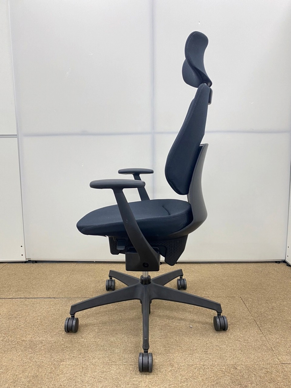 中古】 コクヨ/KOKUYO 肘付ハイバックチェア 383301 - 中古