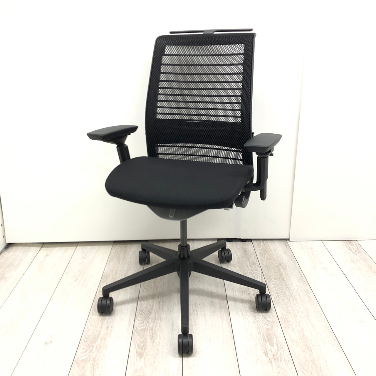 【スチールケース】シンク/ブラック【2015年以降モデル！】【ランバーサポート付き】
                        シンクチェア（2015年以降モデル）
                                    中古
            