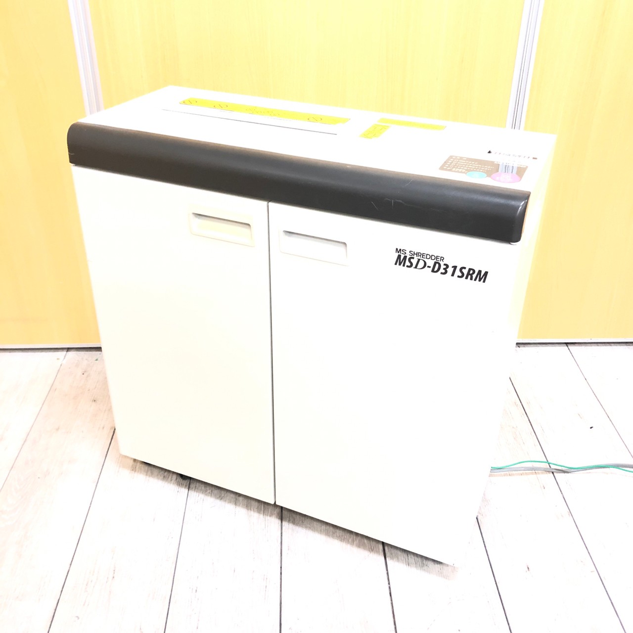 【明光商会のシュレッダー入荷！！】　シュレッダーのパイオニア　明光商会製　中古 オフィス　OA　シュレッダー　セキュリティ　MSD-D31SRM　
                        MSDシリーズ
                                    中古
            