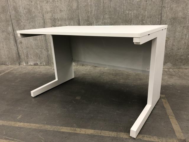 【2021年製】【関東倉庫在庫品】【先行予約】内田洋行製・『スカエナ』11月約2,500台入荷！！！ホワイトカラーで清潔感と開放感！そしてL脚で立ち上がりしやすい使用！！弊社使用欄【】■ウチダ / スカエナ/ホワイト / W1200 D700 H720【状態良好品】
                        スカエナ
                                    中古
            