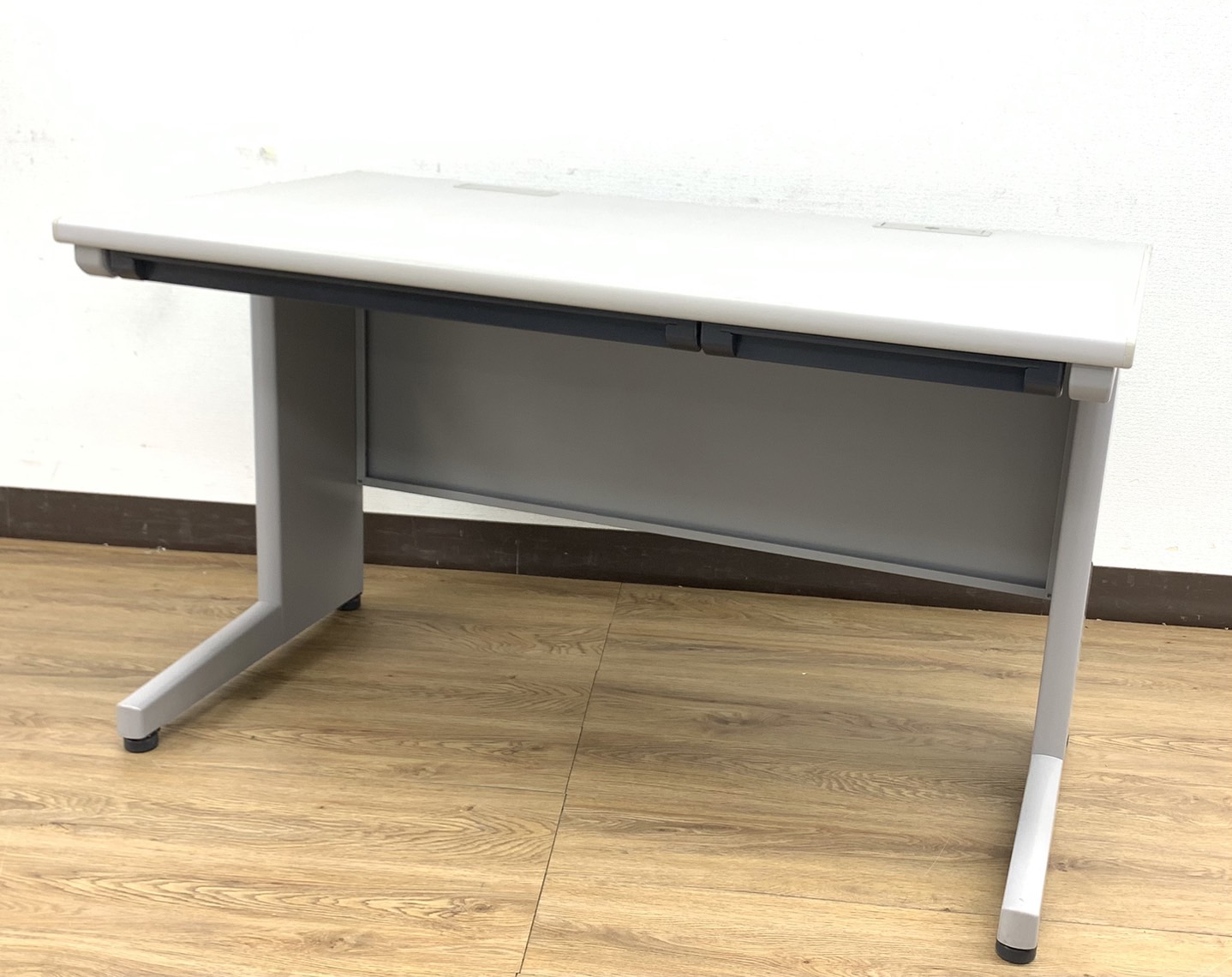 【大量入荷】【幅1200mm】スタンダードオフィスデスクシリーズCZ※引出し付き仕様◆イトーキ製【RP】
                        CZN デスク
                                    中古
            