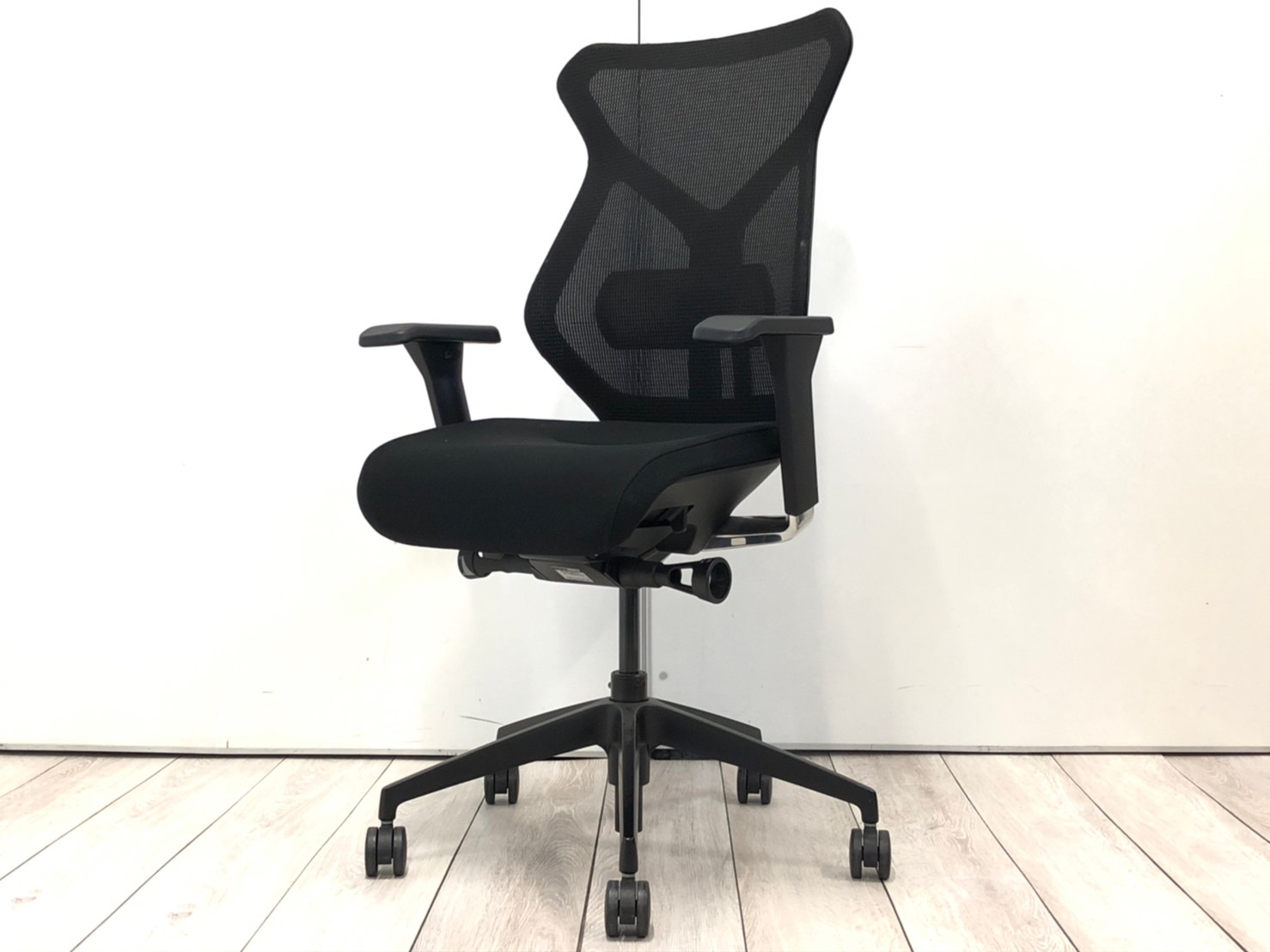 【在庫入替セール品！！】【限定1脚！】中古　高級チェア　メッシュ　ハイバック　肘付き　オフィスチェア【J6】■イトーキ/セクア/ブラック
                        セクア 樹脂
                                    中古
            