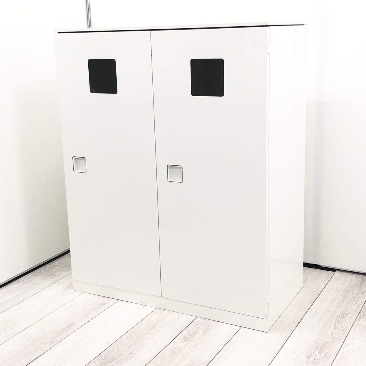 【ダストボックス】オカムラ/レクトライン/ホワイト【ペットボトル、カンなどの仕分けにピッタリ】【2019年製⁉】【中の屑籠はついておりません】
                        その他シリーズ
                                    中古
            