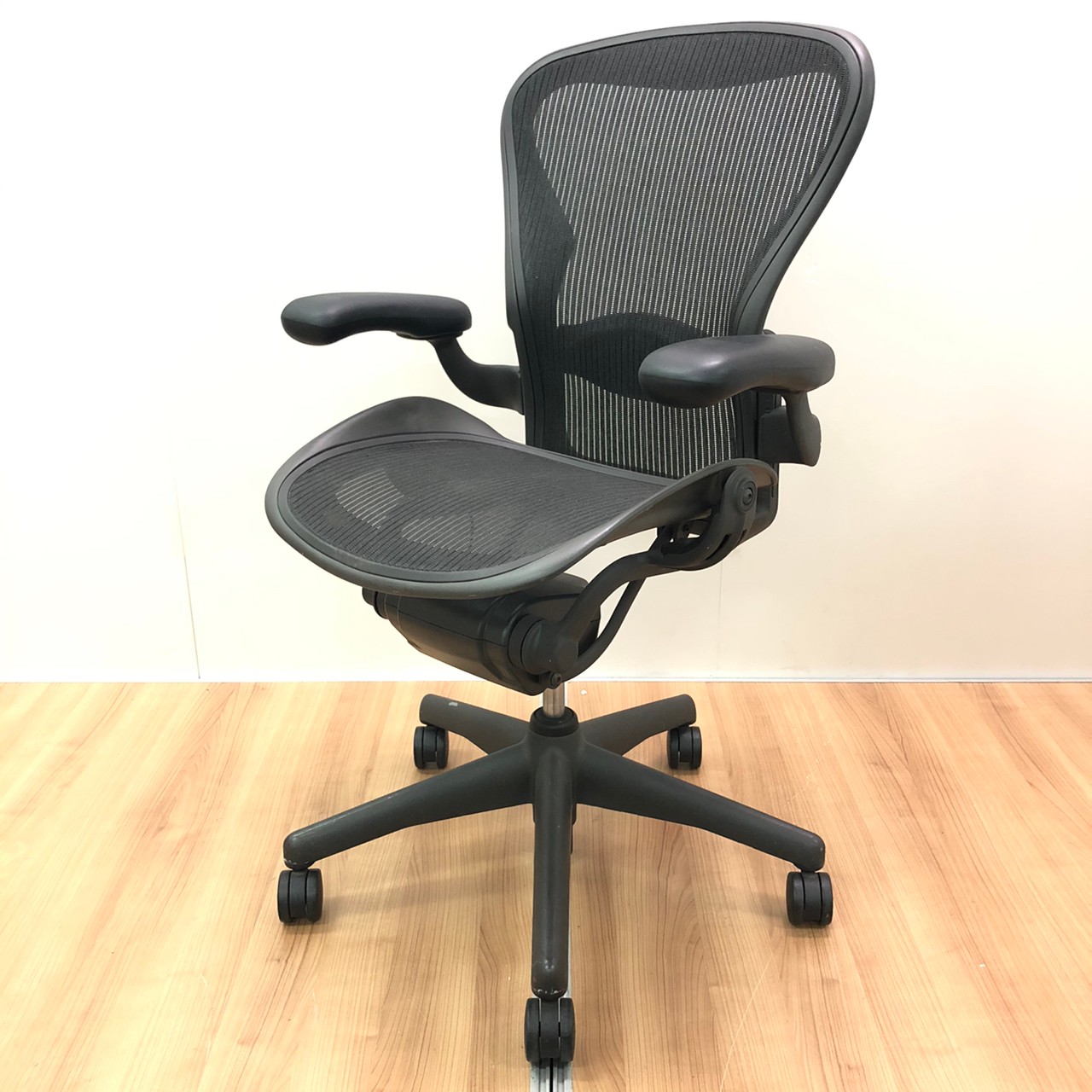 中古】アーロンチェア Herman Miller/ハーマンミラー 肘付ハイバック 