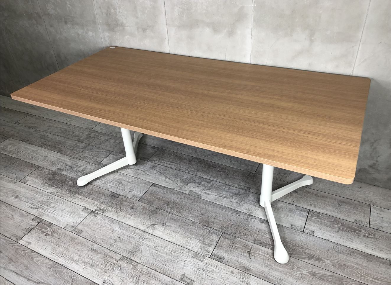 【限定1台！】ちょっとおしゃれなテーブルを！打ち合わせにオススメ！キャスター付■オカムラ/アクティアフェロー/ナチュラル
                        Acti@ Fellow
                                    中古
            