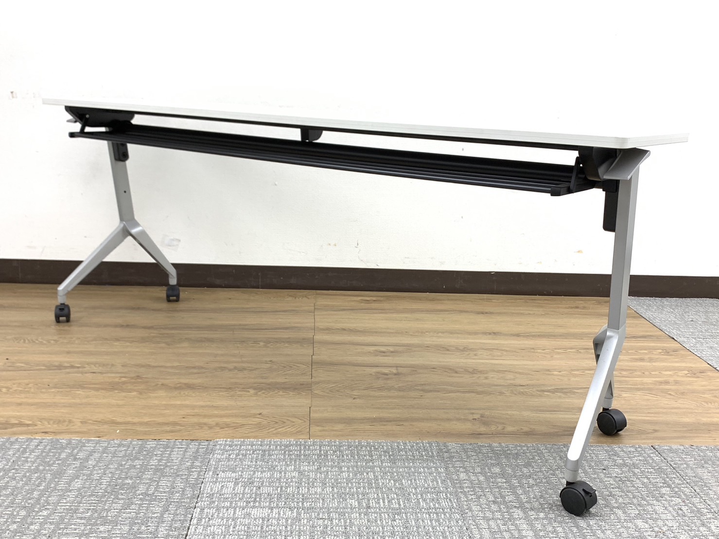 【8台入荷】片付け収納OK！キャスター付きテーブル⇒リーフライン※幕板なし仕様◆コクヨ製【RP】
                        リーフライン
                                    中古
            