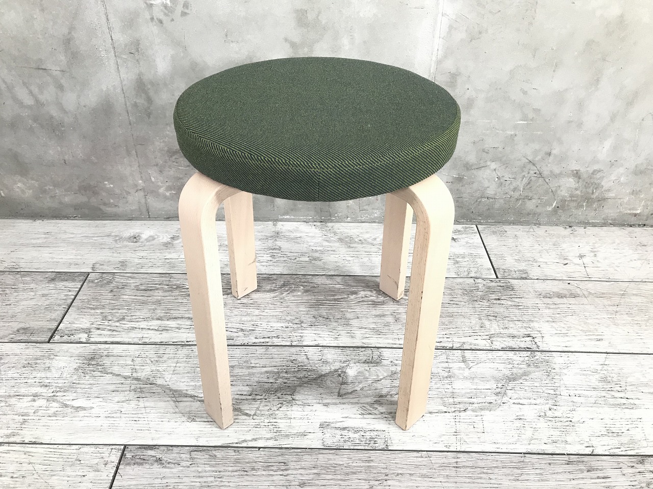 【2020年製】【アットホームなオフィスや休憩室におすすめ！】
コクヨ/スタッキングチェア/グリーン
                        その他シリーズ
                                    中古
            