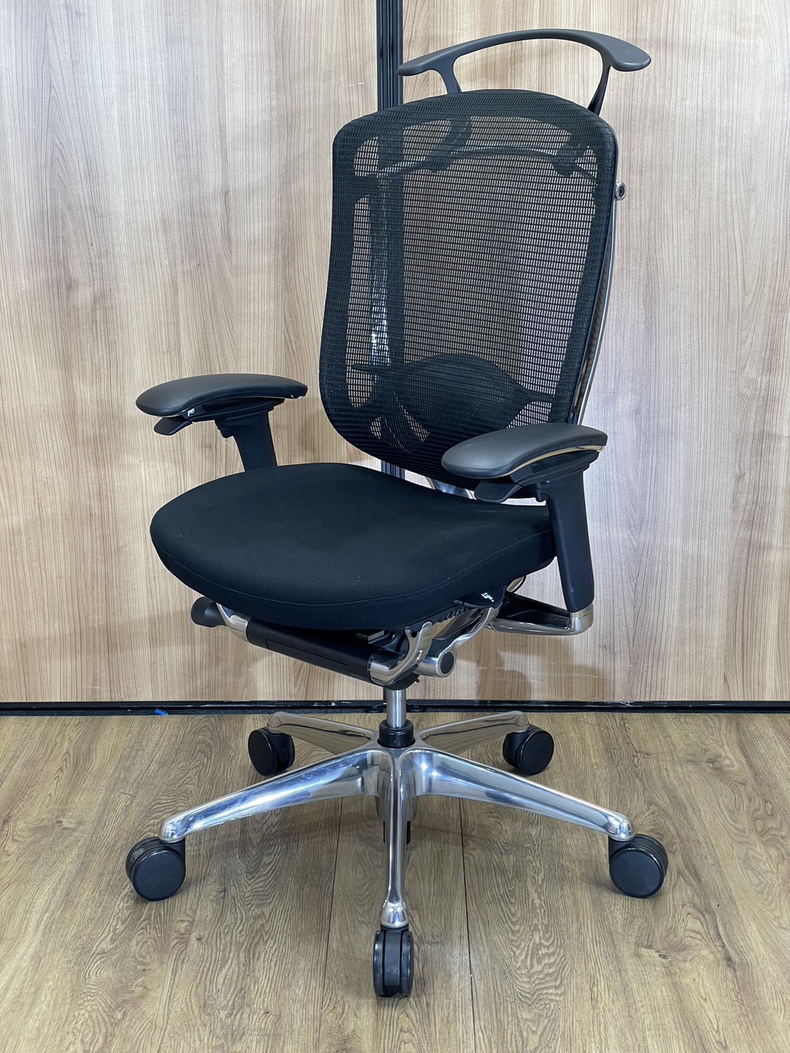 【世界クラスの強度と進化した座り心地をあなたに】オカムラ/コンテッサチェア　セコンダ/肘付きハイバック/コートハンガー付き/ブラック【ランバーサポート付き】
                        コンテッサ セコンダ
                                    中古
            