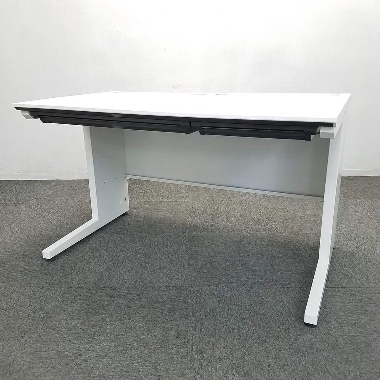 【６台入荷】まっしろホワイト（引出ブラック）大人気デスクシリーズIS（アイエス）平机※引出付き仕様◆コクヨ製【RP】
                        iSシリーズ
                                    中古
            