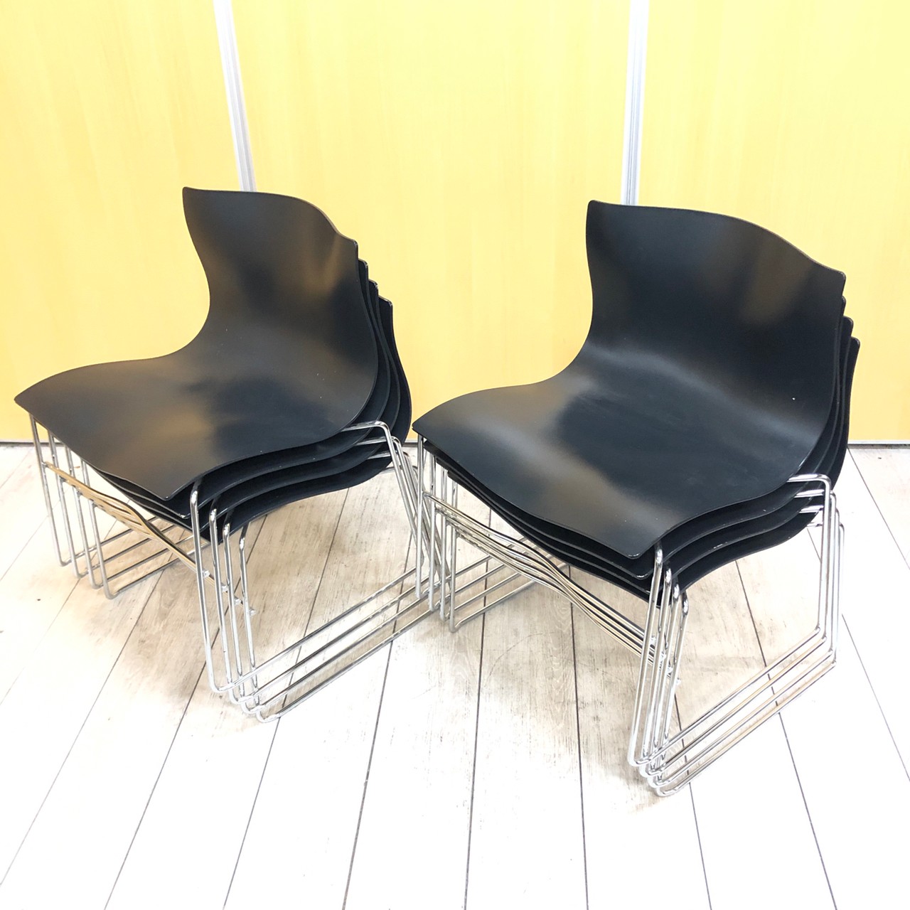 【8個1セット！！】Knoll社のミーティングチェア入荷！！　Knoll Handkerchief Chair 　ブラック　傷有り　おしゃれ　ペーパーグリップテーブルと共にマッシモ・ビニエリの代表作　スチールワイアー製
                        その他シリーズ
                                    中古
            