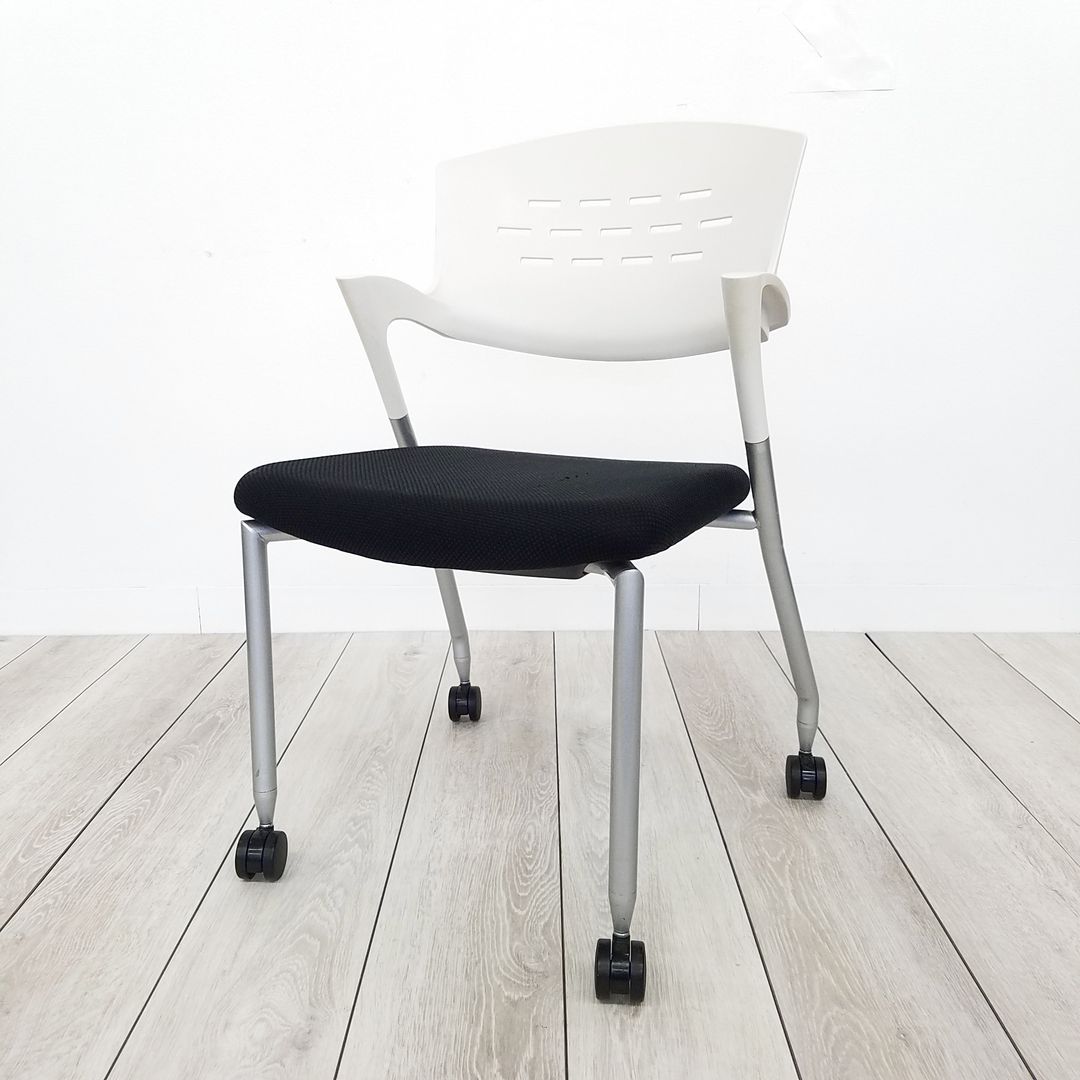 【34脚入荷】人気定番商品入荷！中古　スタックチェア　スタッキングチェア　ミーティングチェア　イトーキ　カクタス　オフィス　ブラック　キャスター付
                        カクタス
                                    中古
            