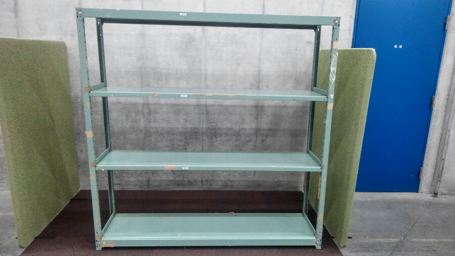 【シール跡多数ありの為、通常価格(11,000円)より1,500円OFF】中古のグリーン色ラックが多種類入荷しました！⑩　注)画像はW1800/D450/H1800タイプですが、実物はW1200/D450/H2100となります　天地4段　耐荷重：段/150kg　ボルトレスなので組立も簡単！ 
※マテハン本舗の中古商品は、千葉県柏市に在庫がございます。
                        その他シリーズ
                                    中古
            