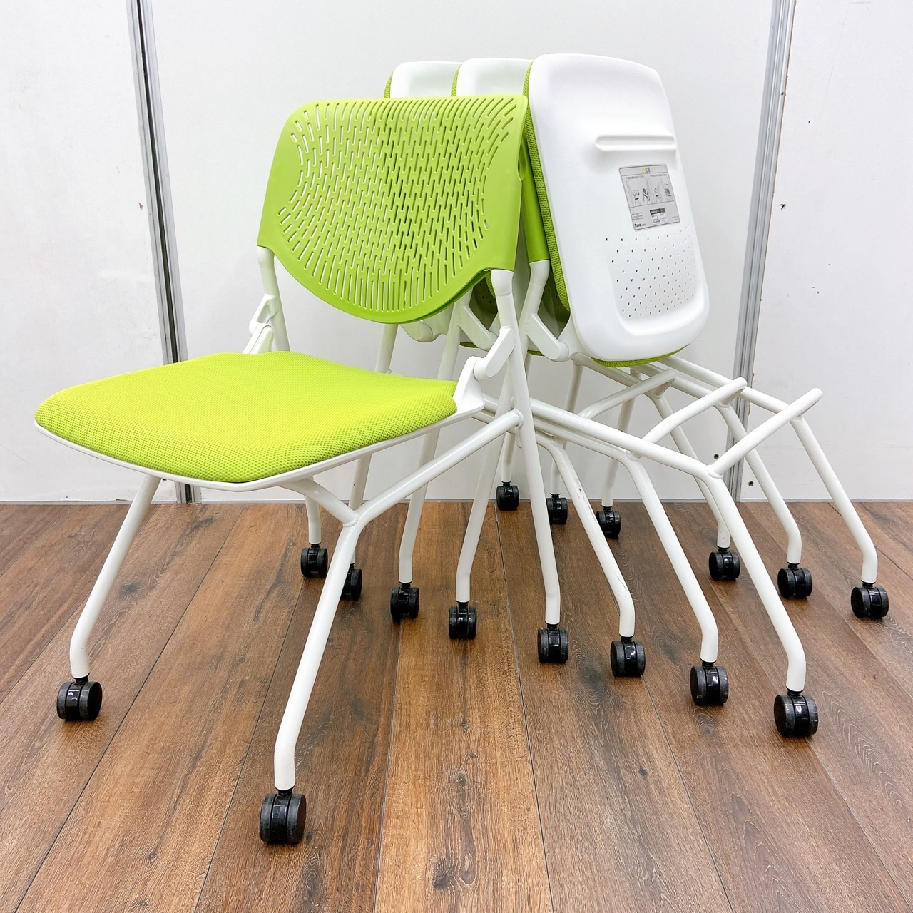 【お得な4脚セット！通常価格より10％OFF！！】【座面が折り畳めるネスティングタイプ！省スペースでも〇】オカムラ（okamura）/ルナ（Runa）/グリーン/ネスティングタイプ
                        ルナ
                                    中古
            