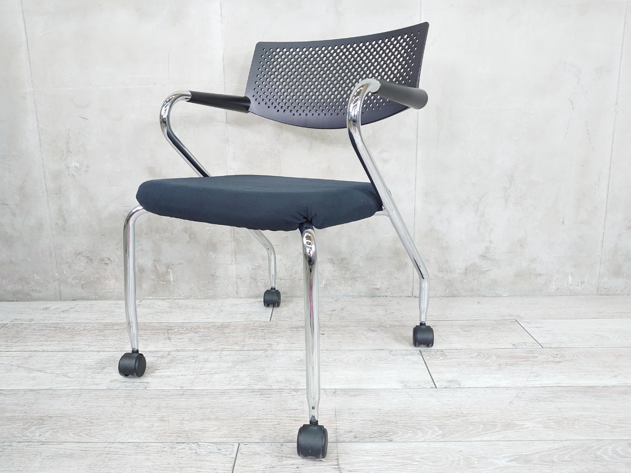 【4脚入荷！オシャレ！】ビザロールチェア　ブラック【ベース在庫品（11月）】【弊社使用欄：A00842561】※入替セール品30％OFF
                        ビザロール
                                    中古
            