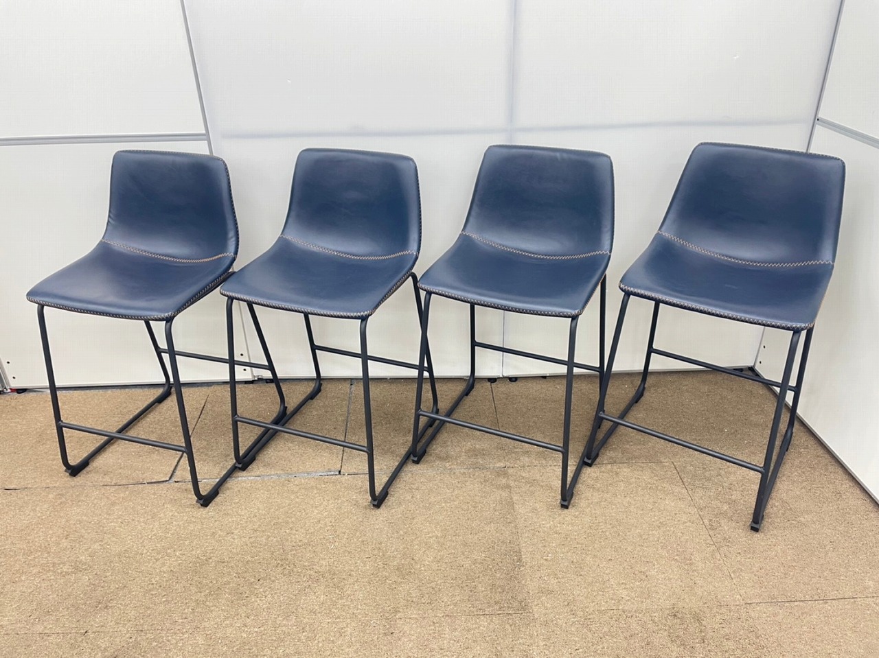 【セット販売】レザー素材【ハイチェア】カウンター用のチェアが入荷！オレンジのステッチがいい感じです！
                        その他シリーズ
                                    中古
            