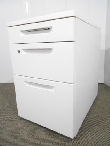 コクヨ製　アイエスシリーズ　人気のホワイトカラー　3段ワゴン！！
                        iSシリーズ
                                    中古
            