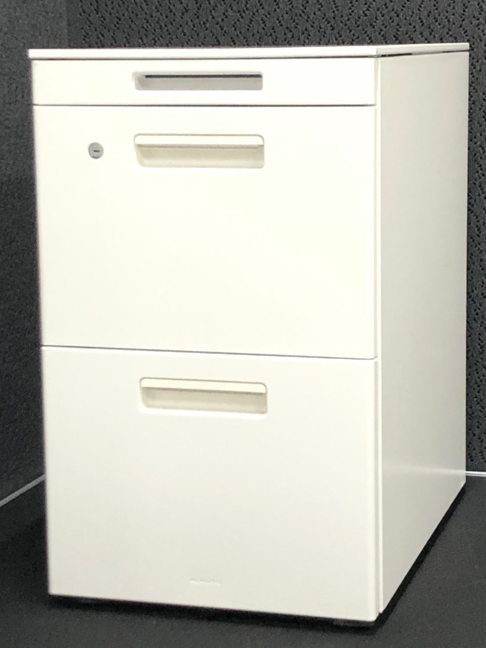 【充実の収納スペース！】 ■3段ワゴン　ホワイト　H650mmタイプ　■高品質で人気のコクヨ製！良品！数量限定入荷！
                        GTワゴン
                                    中古
            