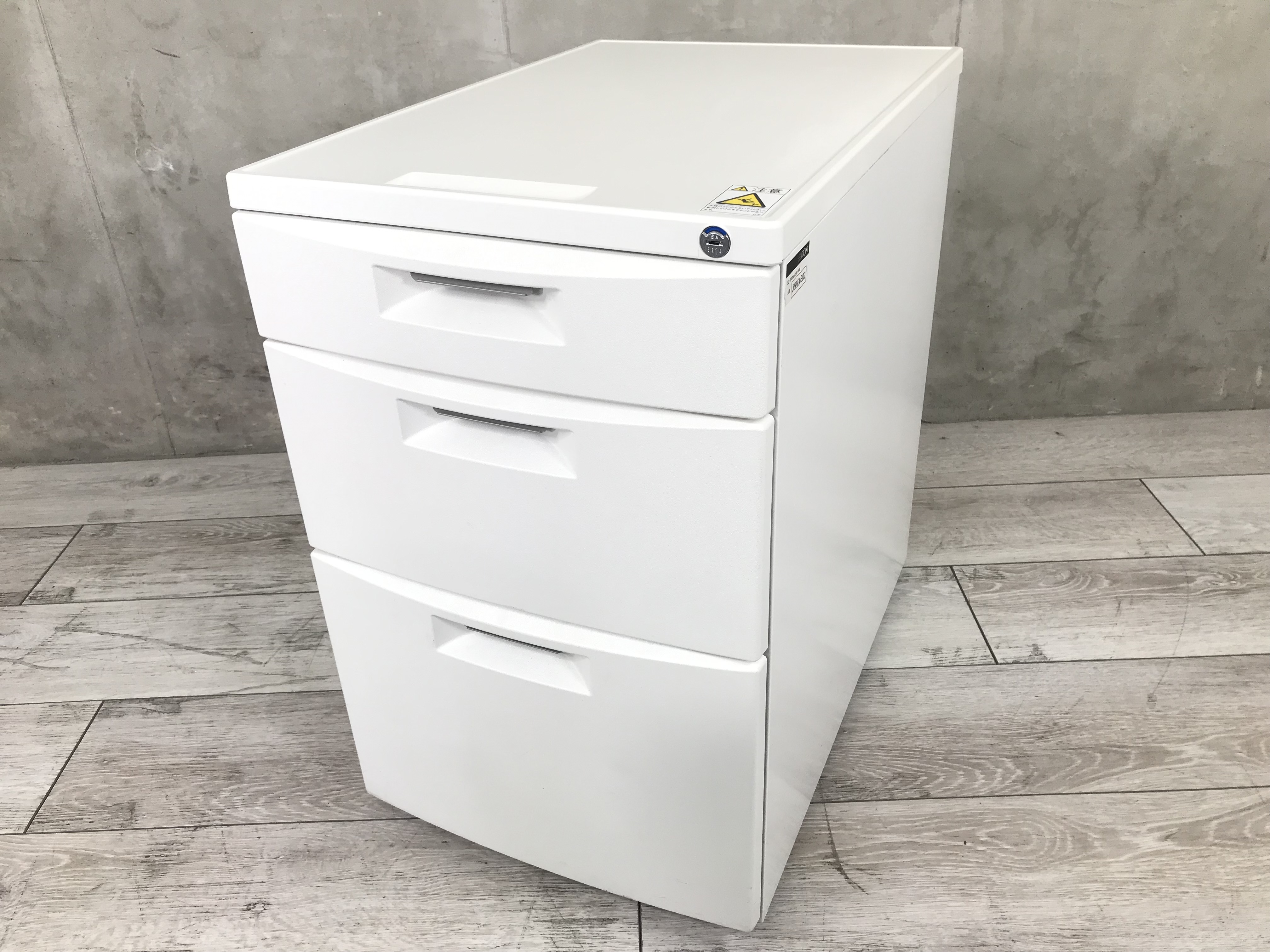 【2台限定入荷】研ぎ澄まされたデザイン性！収納性抜群の3段ワゴンが2台入荷！
                        CZシリーズ
                                    中古
            