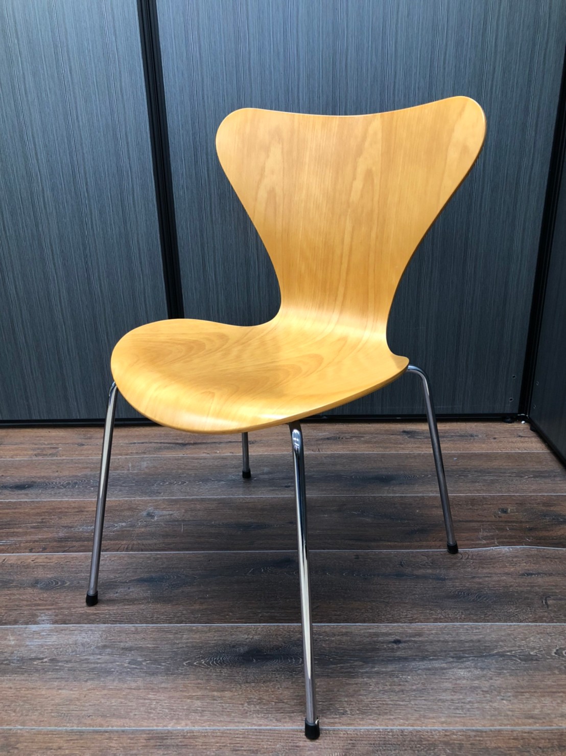 【8脚入荷】フリッツハンセン　セブンチェア　美しいフォルム
                        その他シリーズ
                                    中古
            