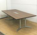オカムラ　ラティオⅡ　会議用テーブル　天板：ネオウッドダーク（MK39）　脚：シルバー　配線あり（アルミ色）　W2400の大型サイズ　8～10名様ほどで使用可能