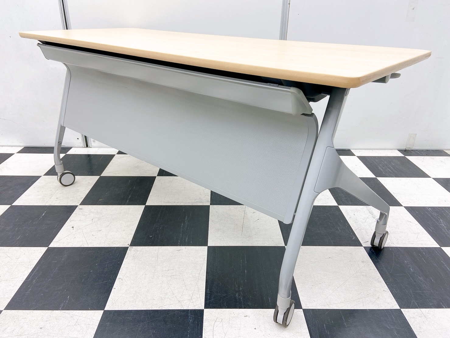 【1台限定入荷！】【幅1500㎜奥行き600mmサイズ！受付台としても使用可能！！】コクヨ（KOKUYO）スタックテーブル　エピファイ　■色：ナチュラル
                        エピファイ
                                    中古
            