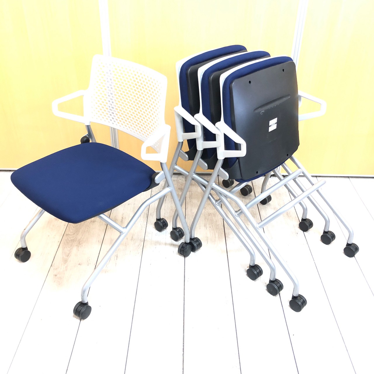 【４脚１セット入荷！！】快適な着座感に加え、高いコストパフォーマンスを実現！内田洋行製　FN‐345シリーズ
                        FM-345
                                    中古
            