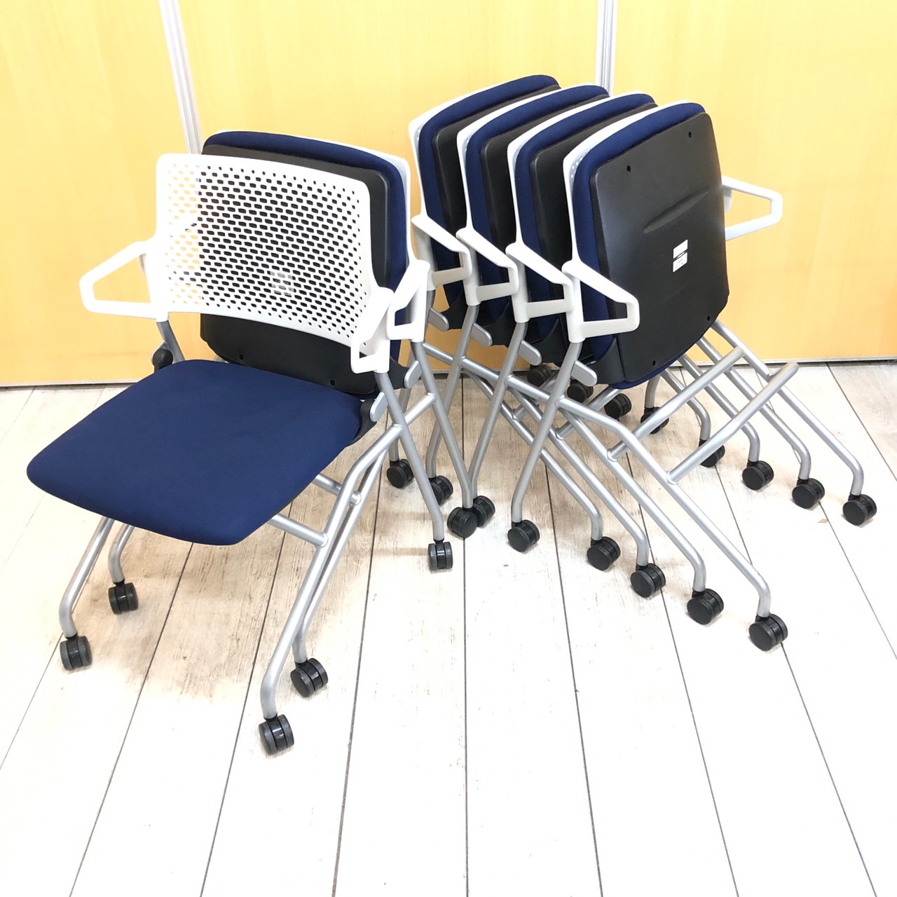 【6脚１セット入荷！！】快適な着座感に加え、高いコストパフォーマンスを実現！内田洋行製　FN‐345シリーズ
                        FM-345
                                    中古
            