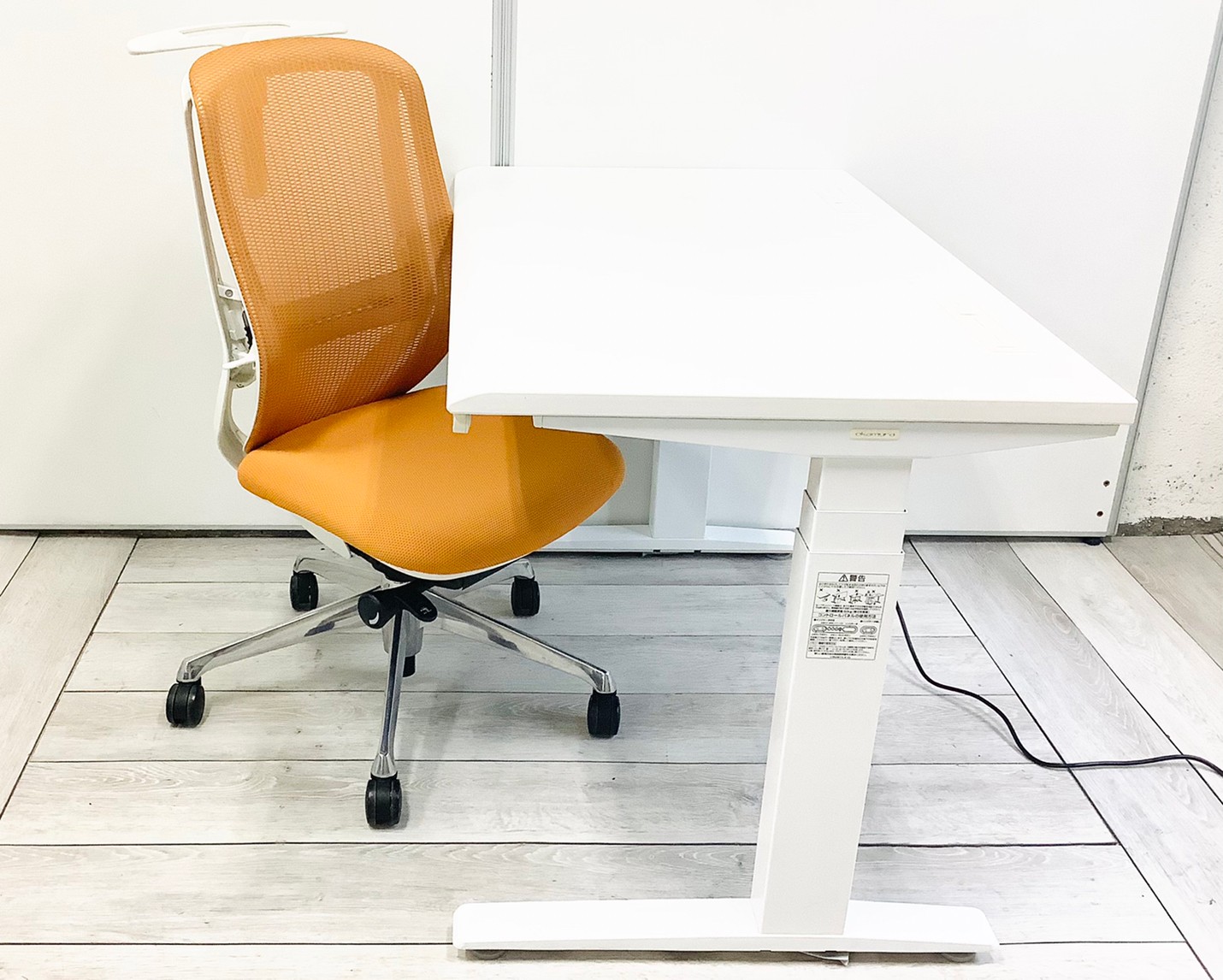 【テーブル＆チェア＝1セット】定番／流行／貴重　◆Swift／スイフト ◆Sylphy／シルフィー ※横浜本店撮影画像※
                        Swift
                                    中古
            