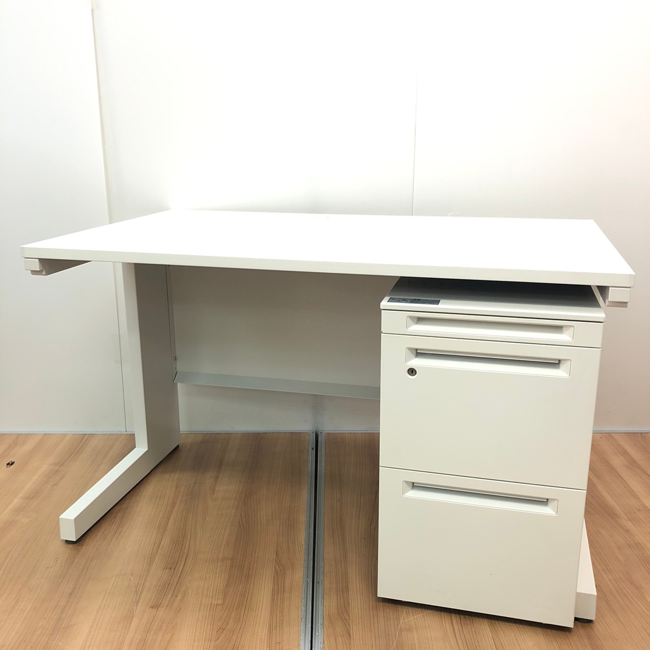 【レイアウト自由な平ワゴン！】セット商品は通常で買うよりもお買い得！【入れ替え、増員、起業の際に】
                        スカエナ
                                    中古
            