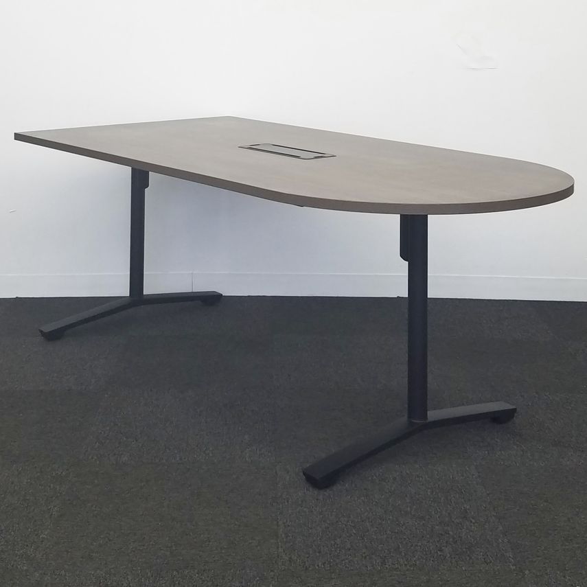 【2台入荷】コクヨ　VIENA　ビエナ　ブラウンウォールナット　ミーティングテーブル　配線ダクト付　W1800×D900　　オフィス　会議室　
                        ビエナ
                                    中古
            