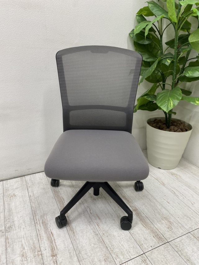 【外部倉庫在庫】オフィスを落ち着かせるグレーチェア【AO⑤】
                        エルフィ
                                    中古
            