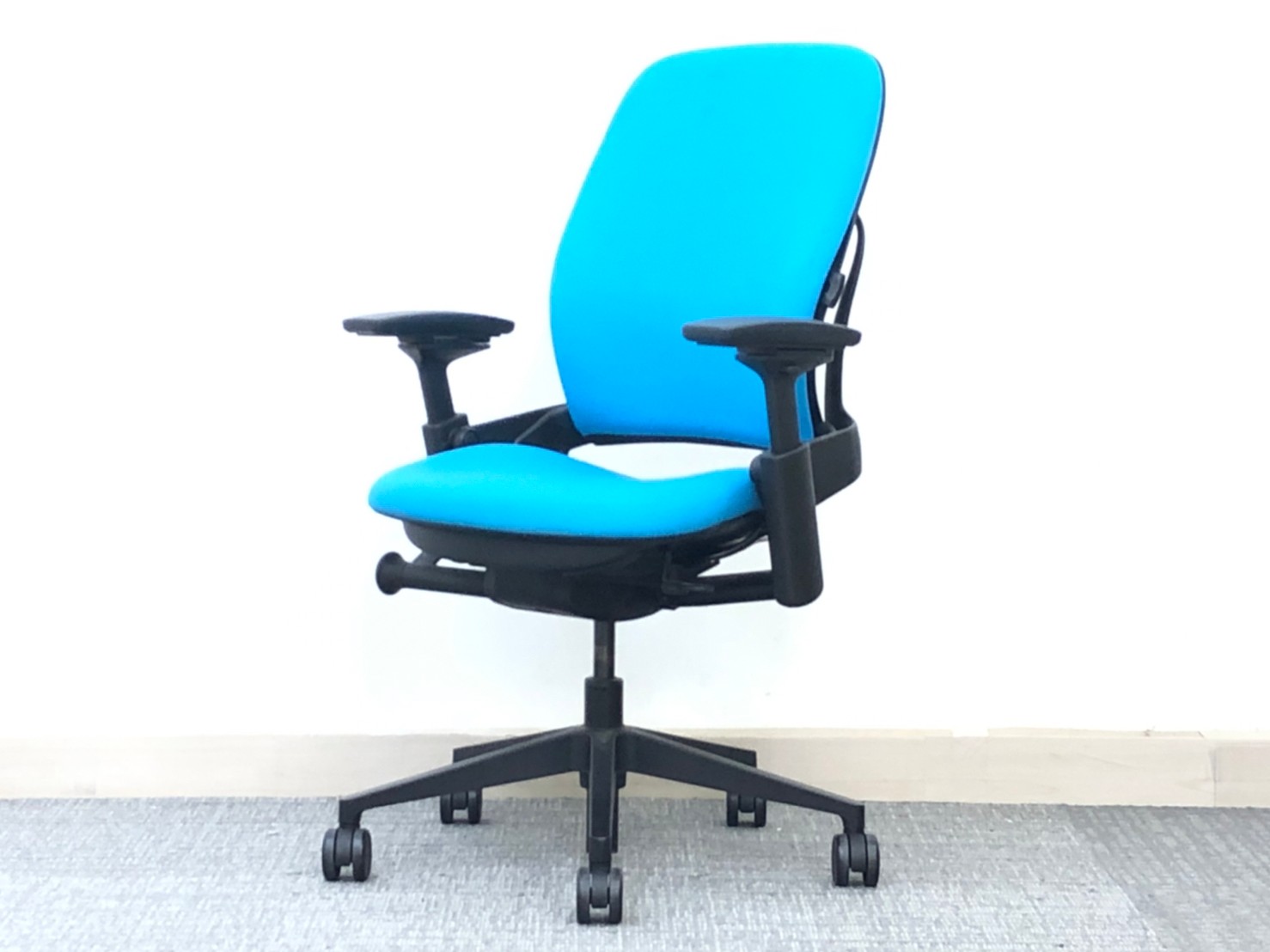 【中古】リープV2 Steelcase/スチールケース 肘付ハイバックチェア 387022 - 中古オフィス家具ならオフィスバスターズ