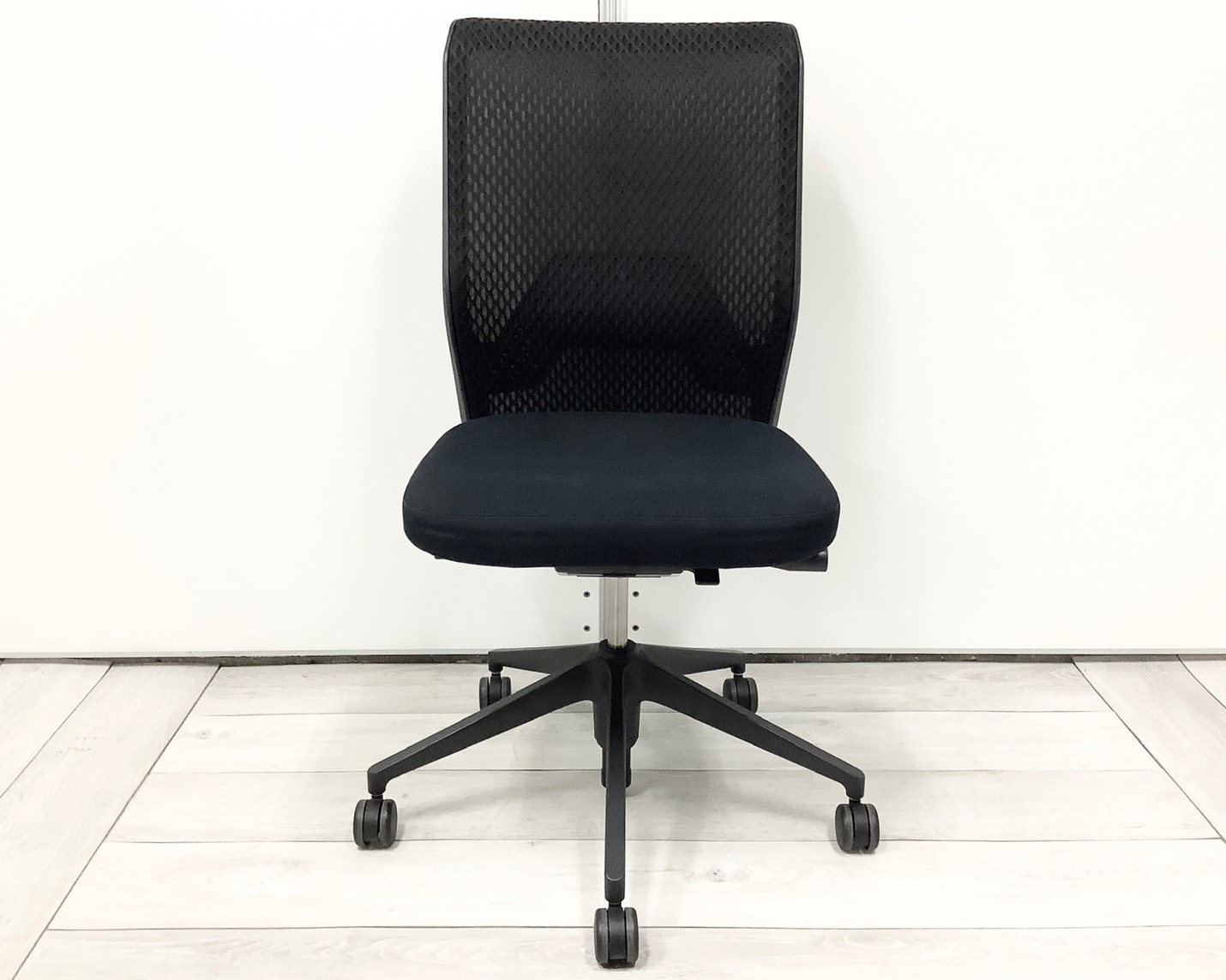 中古】ID Mesh vitra/ヴィトラ 肘無ハイバックチェア 387033