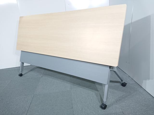 【残り1台の為特別価格】オカムラ　人気のスタックテーブル　フラプター　ナチュラル天板　幕板付き　おススメ！
                        フラプター
                                    中古
            