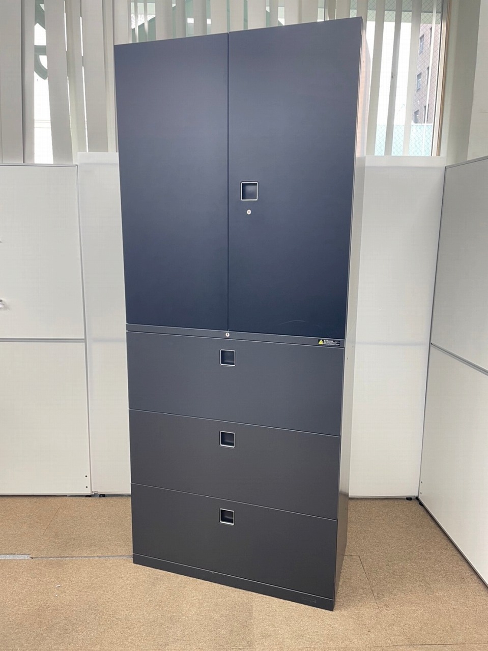 【特価！】オカムラ/レクトライン/ブラック【上下で少し色味の違い有】
                        レクトライン
                                    中古
            