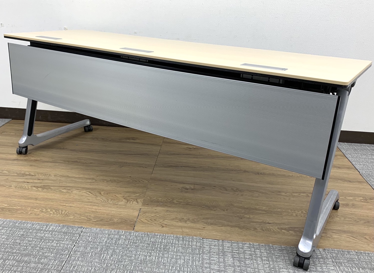 【8台入荷】【状態要考慮】上質テーブル木目調インターアクトPRO※幕板付きタイプ◆オカムラ製【RP】
                        インターアクトPRO
                                    中古
            