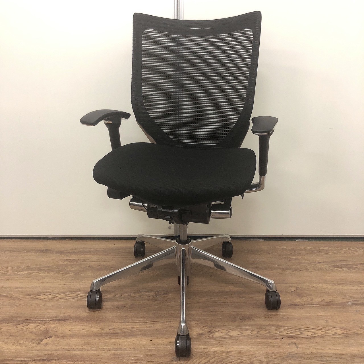 【2脚入荷！】オカムラ製バロン｜肘付　在宅ワーク　高級チェア　会議
                        バロンチェア
                                    中古
            