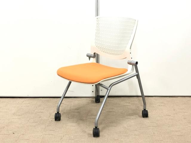 定番商品！オカムラ　グラータ　オレンジ　ネスティングチェア【座面を畳んでコンパクト収納】【在庫3脚】
                        グラータチェア
                                    中古
            