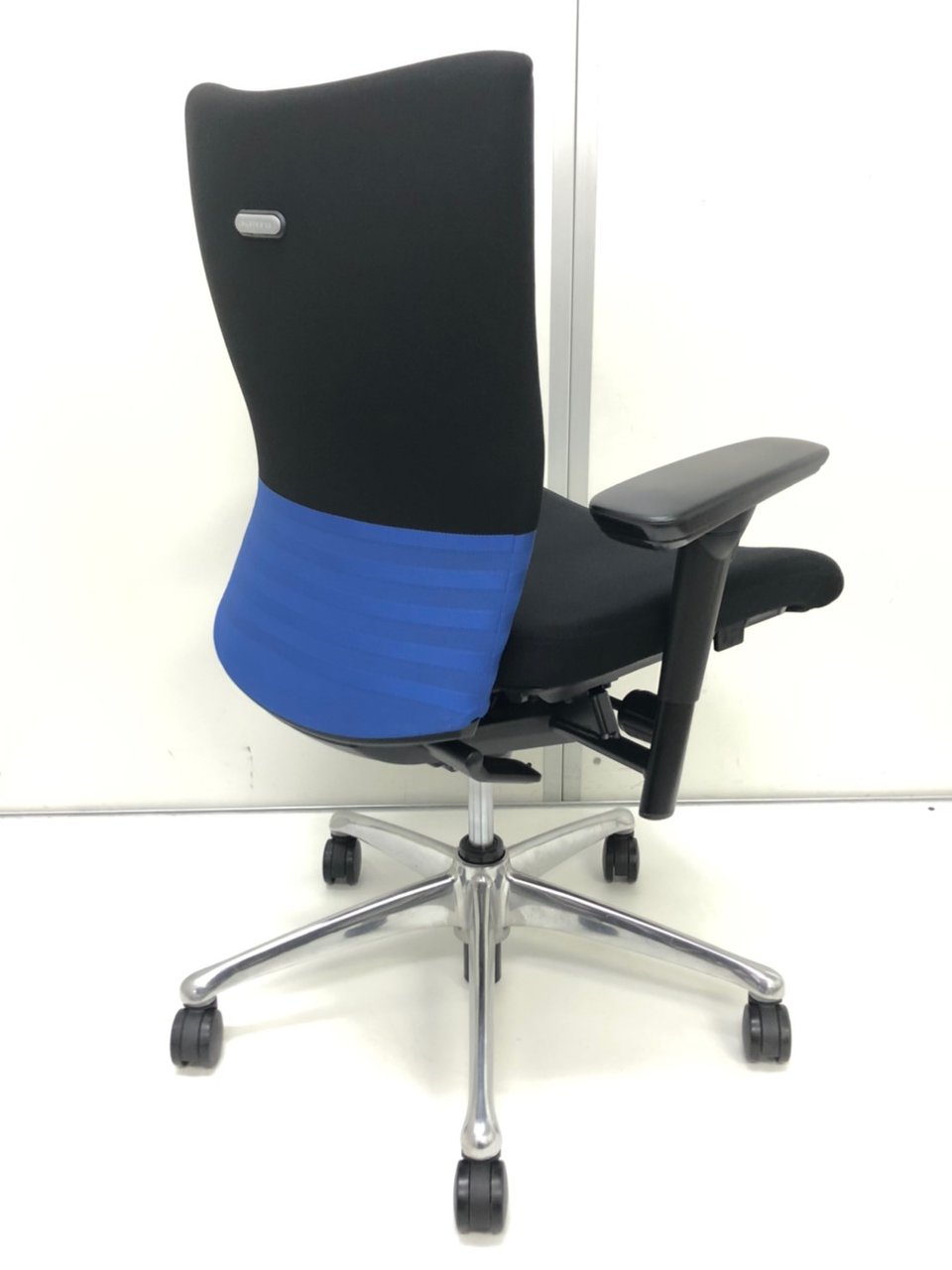 中古】フィーゴチェア オカムラ/okamura 肘付ミドルバックチェア