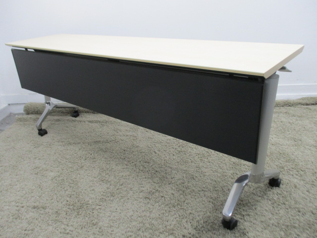 【KS】【美しいデザイン！】■コクヨ製　サイドスタックテーブル　W1800×D450mm　幕板パネル付　木目柄ナチュラルカラー
                        コンフェスト
                                    中古
            