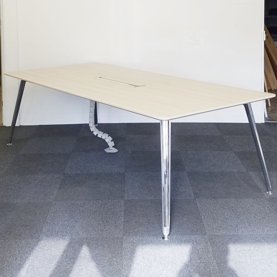 【1台限定】オカムラ製最高級シリーズのPRECEDE（プリシード）のテーブル入荷しました！中古　高級テーブル　会議　ミーティング　大型　W2400　D1100　四つ脚　フリーアドレス
                        プリシード
                                    中古
            