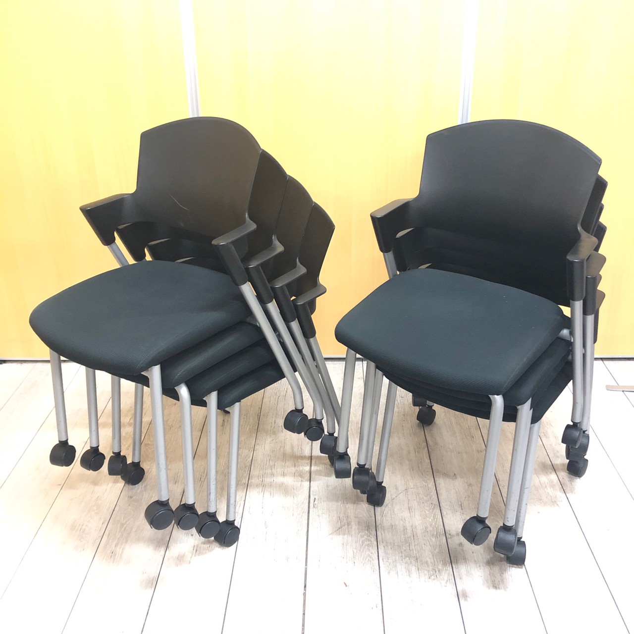 【コクヨ大人気シリーズの８脚1セット！！】コクヨ製　プロッティチェア　ブラック　収納楽ちん　
                        プロッティチェア
                                    中古
            