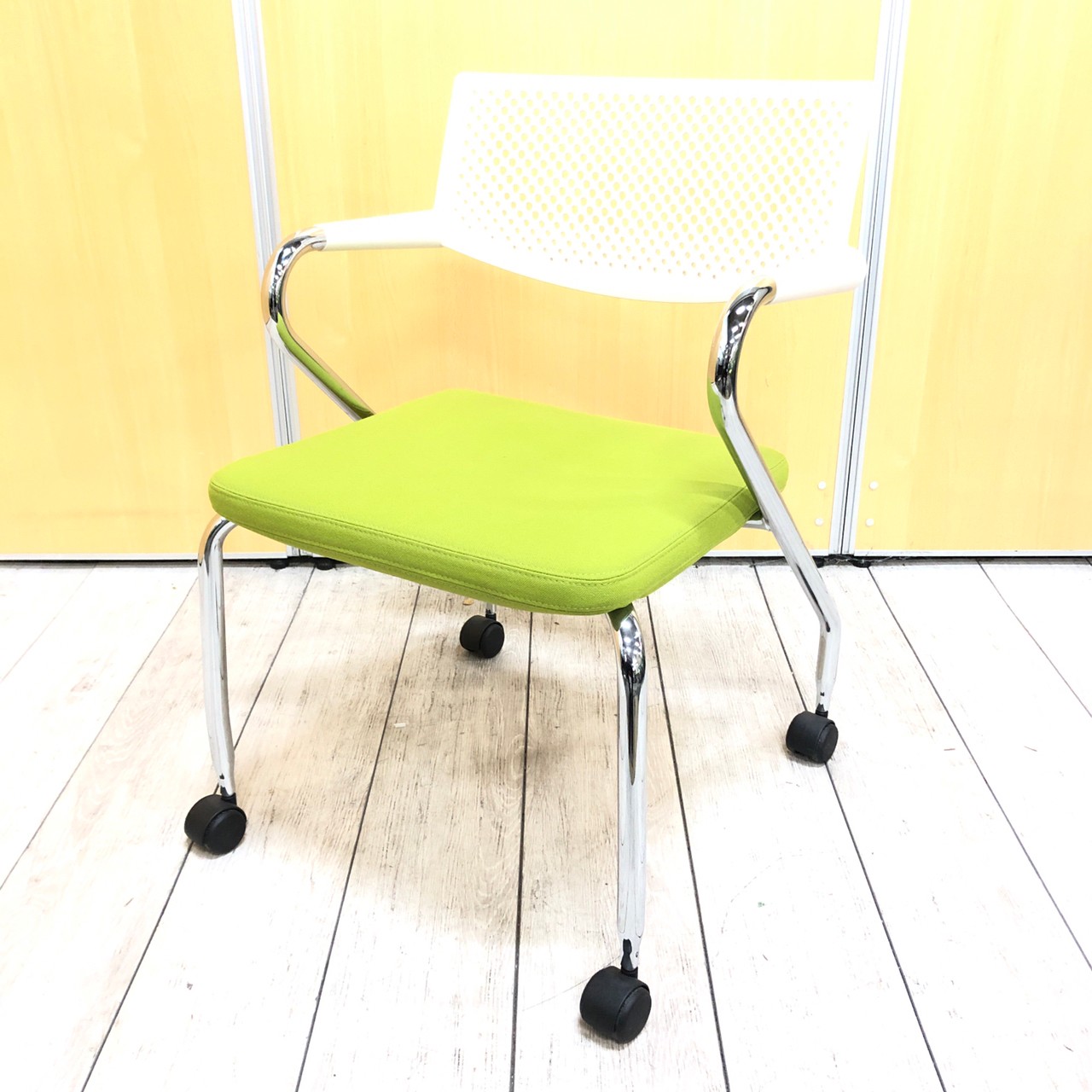 【在庫入れ替え】【訳あり】【ヴィトラ製ビザロール！】　ライトグリーン　ミーティング　会議　おしゃれ
                        ビザロール
                                    中古
            